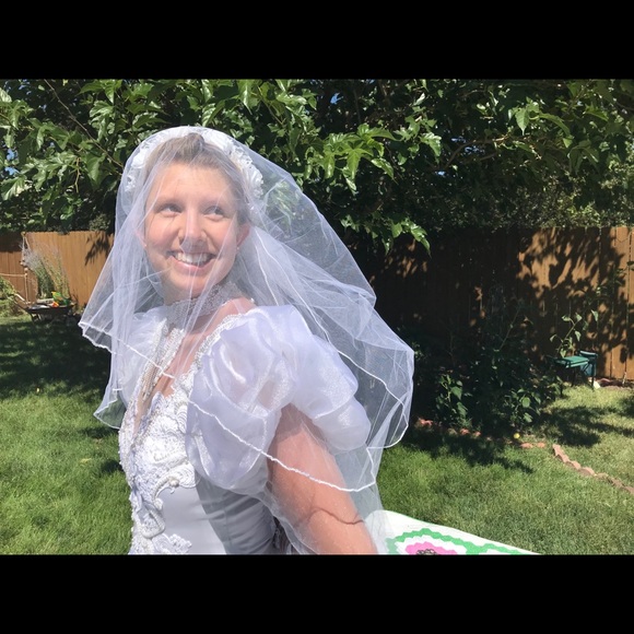 GOEGEOUS Professionally Preserved Vintage Wedding Gown - Picture 13 of 14